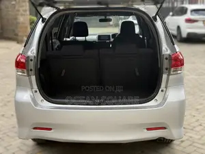 Toyota Wish 2012 Nyeupe