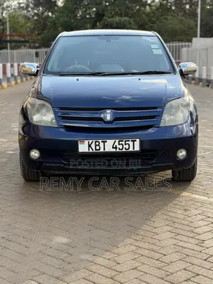 Toyota IST 2005 Bluu
