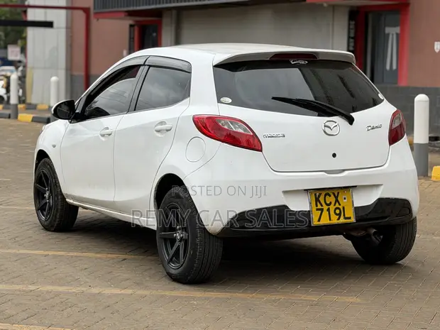 Mazda Demio 2012 White - 1