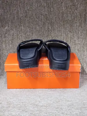 Y-3 Sandals - Bold Design, Modern Edge