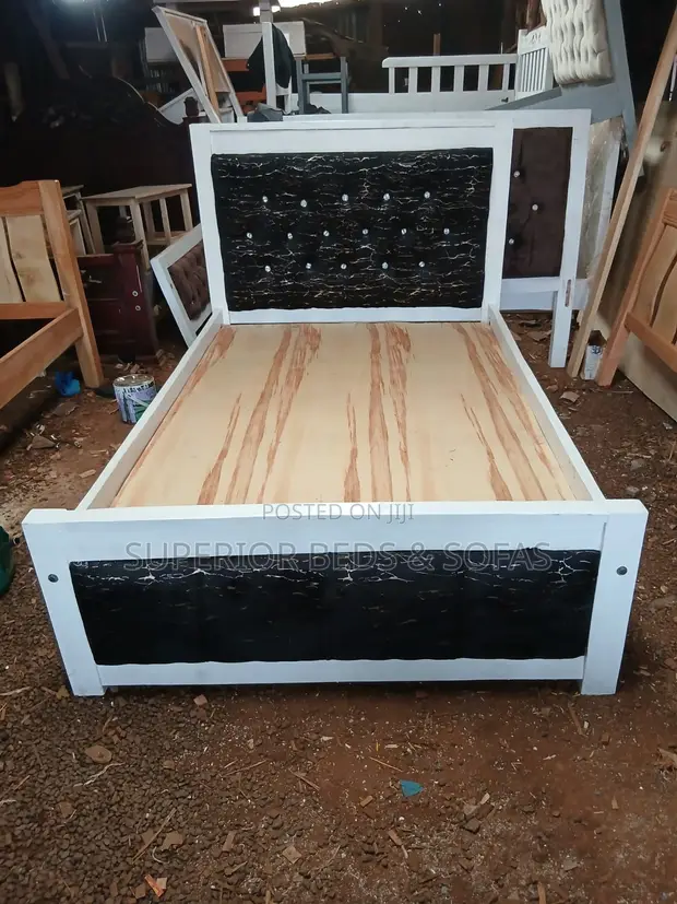 Zenith 4x6 Black Marble Tufted Bed - 1