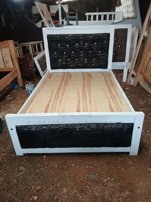 Zenith 4x6 Black Marble Tufted Bed