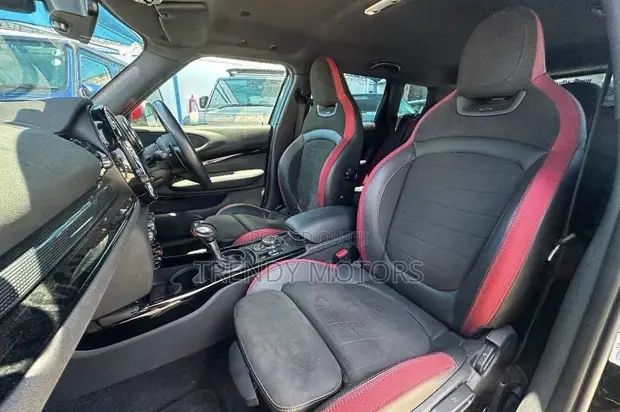2019 BMW MINI Cooper Clubman Nyeusi - 1