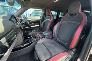 2019 BMW MINI Cooper Clubman Nyeusi