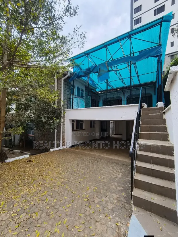 Nyumba ya Kibiashara Vyumba 12 kwa Matumizi ya Ofisi Lavington - 1