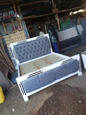Superior Beds 5x6 Grey Mocket Bed with Black Chevron Accent