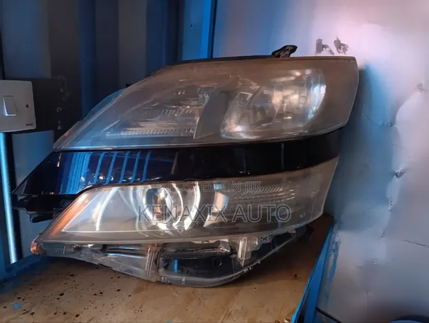 Toyota Vellfire 2008-2015 Xenon Headlight - 1