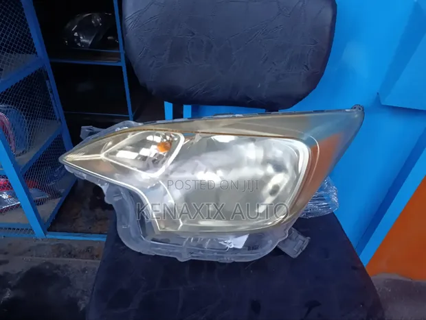 Toyota Ractis 2011-2013 Non-Xenon Headlight (Used) - 1