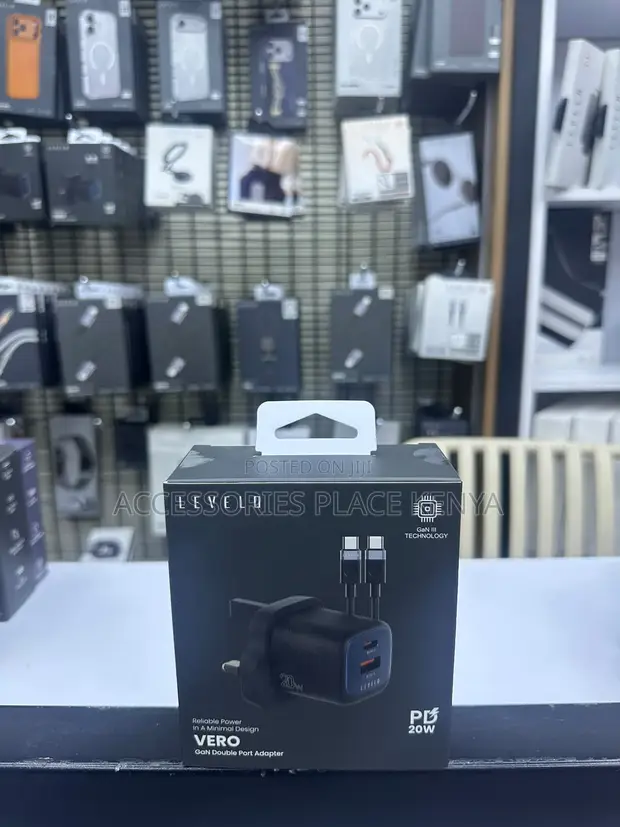 Levelo Vero 20W GaN UK Adapter with USB-A & Type-C Ports - 1