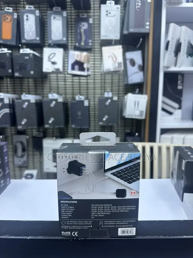 Levelo Vero 65W GaN UK Adapter with 2x USB-C, 1x USB-A Ports - 1