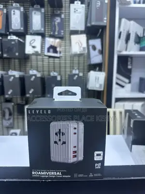 Levelo Roamiversal 35W Travel Adapter - Aluminum Silver