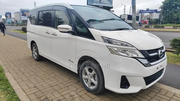 Nissan Serena 2018 Nyeupe Ya Viti 7 - 1