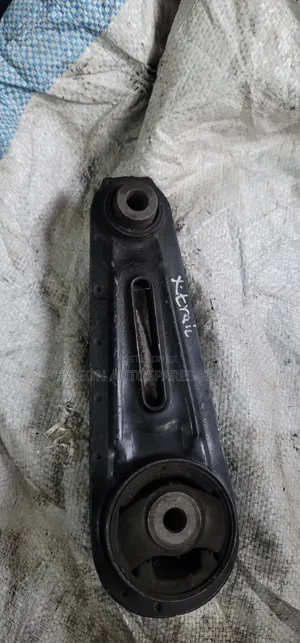 Nissan X-Trail NT31 Mlima wa Crossmember (Used)