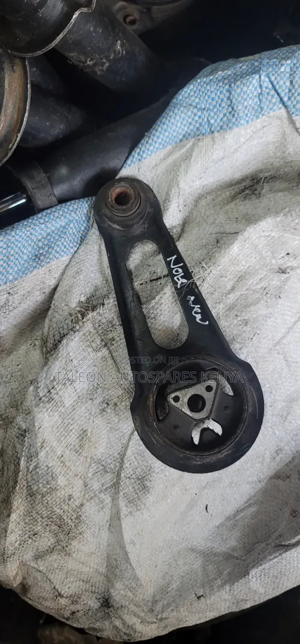 Nissan Note E12 Crossmember Mount - 1