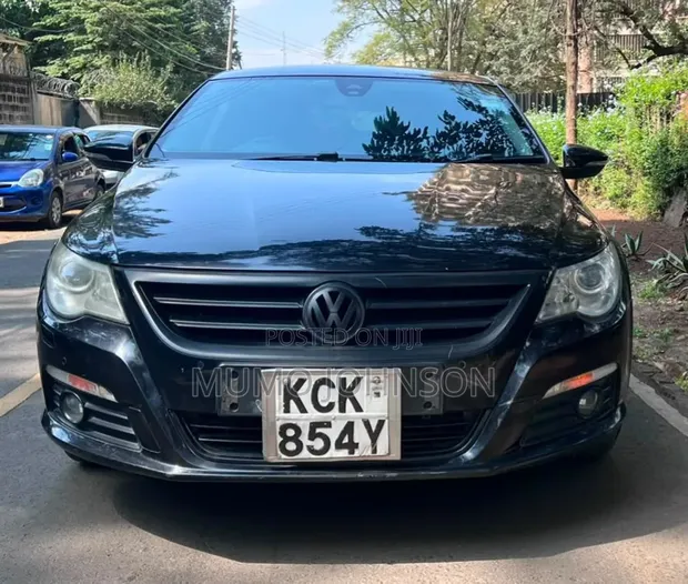 Volkswagen Passat 2.0 Sedan 2010 Black - 1