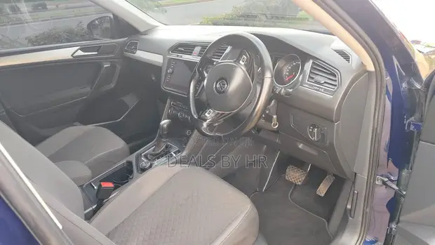 Volkswagen Golf 2022 Blue - 1