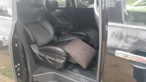 Nissan Elgrand 2019 Nyeusi
