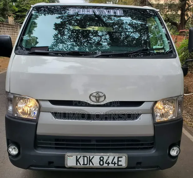 Toyota HiAce 2016 Nyeupe 14 Seater - 1