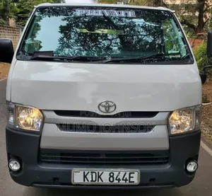 Toyota HiAce 2016 Nyeupe 14 Seater