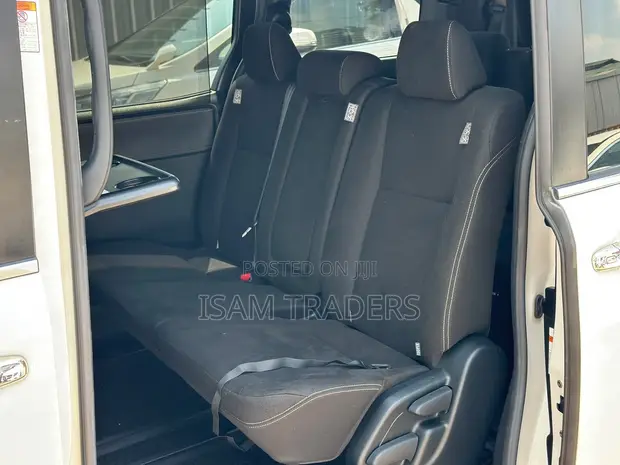 Toyota Esquire 2.0 FWD (8 Seater) 2019 Pearl - 1