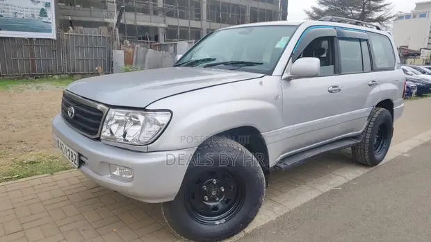 Toyota Land Cruiser 2002 Nyeupe - 1