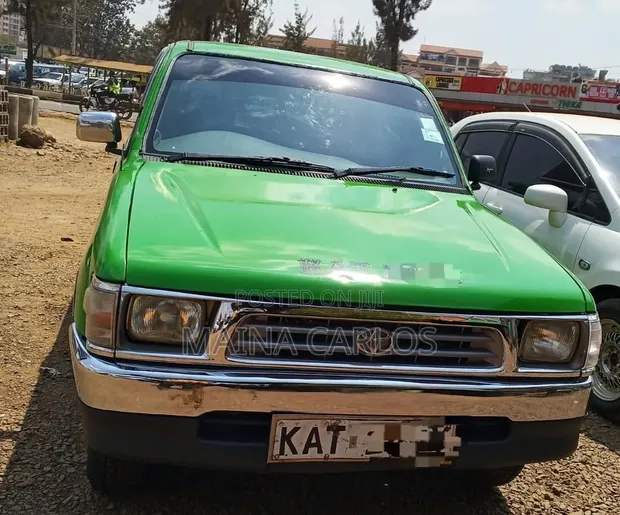 Toyota Hilux 2004 Green - 1