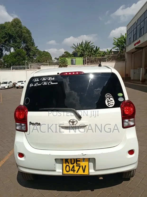 Toyota Porte 2014 Nyeupe - 1