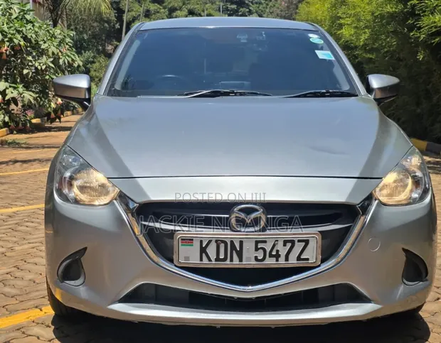Mazda Demio 2016 Nyeupe - 1