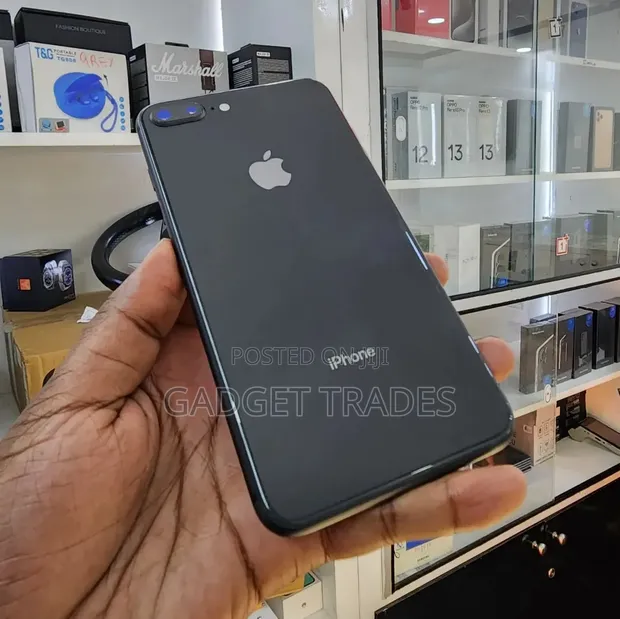 Apple iPhone 8 Plus 64GB Black - 1