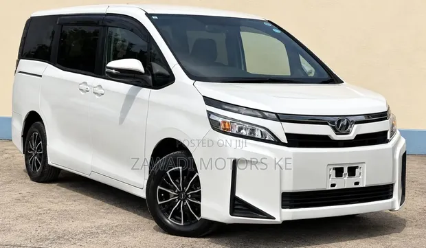 Toyota Voxy X 2WD 8-Seater 2019 White - 1