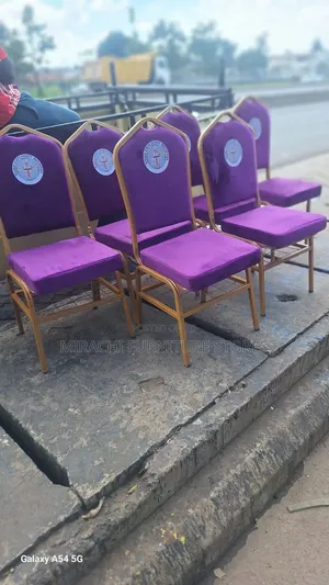 Viti Vipya vya Kanisa Rangi ya Ziada na Zambarau