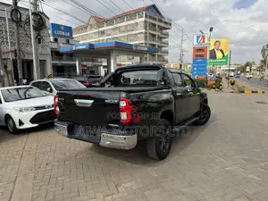 Toyota Hilux Revo Double Cab 2.4 Diesel 4x4 2021 Nyeusi