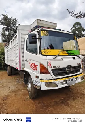 Hino 500 Series Truck 2009 White