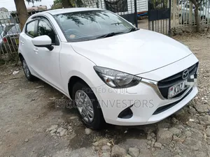 Mazda Demio 2019 Nyeupe
