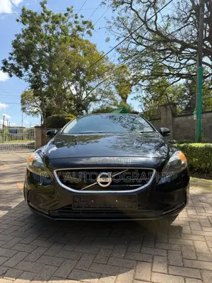 2016 Volvo V40 Black
