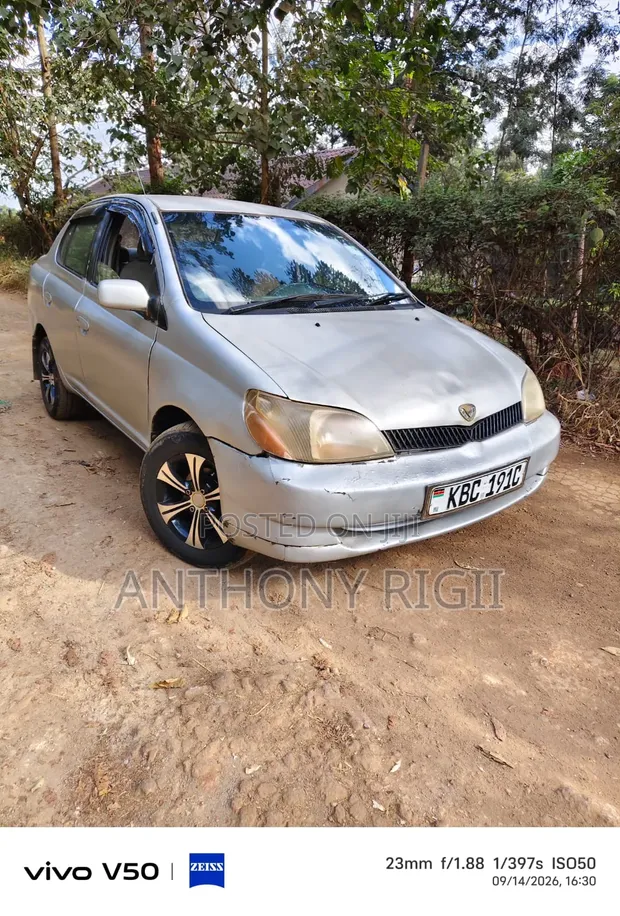 Toyota Platz 1.5 FWD 2003 Silver - 1