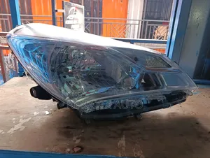 Kikoi cha Mwangaza cha Toyota Vitz Kisicho-Xenon (Sehemu No 301)