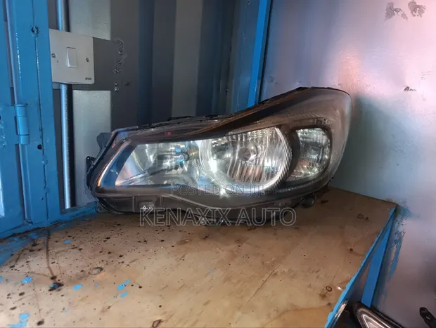Subaru Impreza XV/G4 Xenon Headlight (Part No 1F) - 1