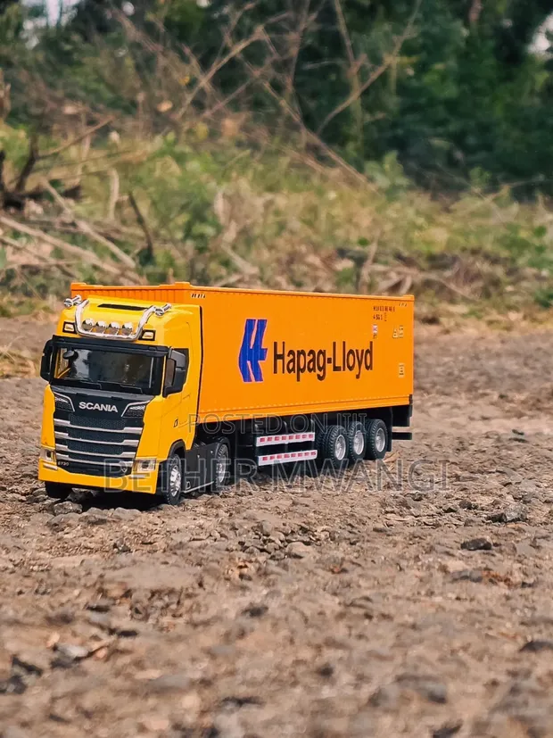 Premium Diecast Scania S730 Truck with Hapag-Lloyd Container - 1