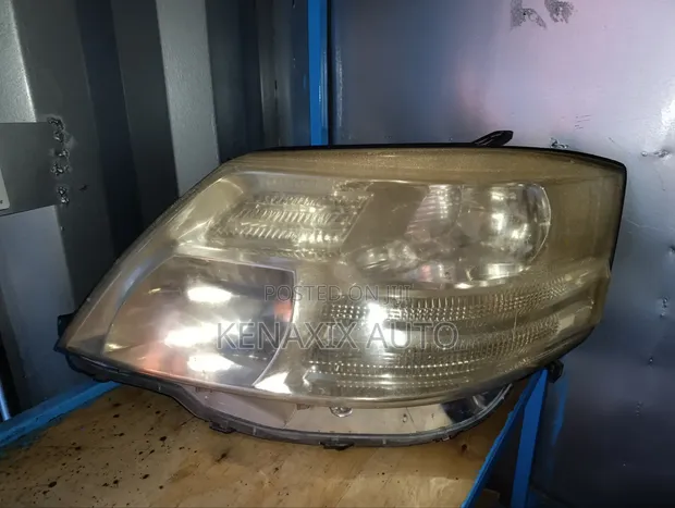 Toyota Alphard Xenon Headlight (2005-2008) - 1