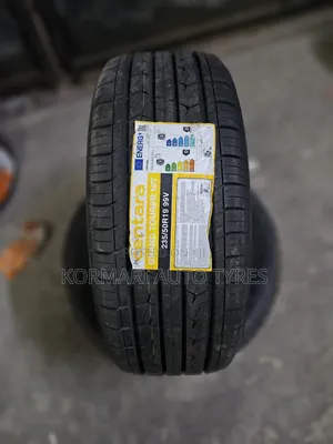 Tairi ya Centara 235/50R19