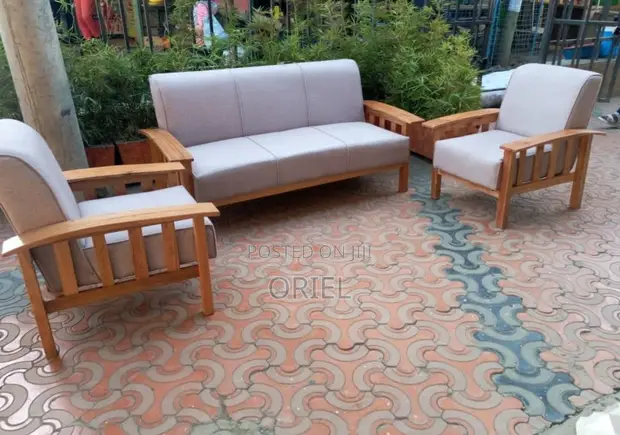 Sofa ya Ofisi ya 5-Seater Fremu ya Mahogany - Nyeusi - 1
