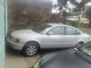 Volkswagen Passat 1.8 1997 Nyeupe