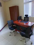 Ofisi ya Mtendaji ya Kila Kitu + Kiti cha Ofisi cha Mesh chenye Kichwa - 2