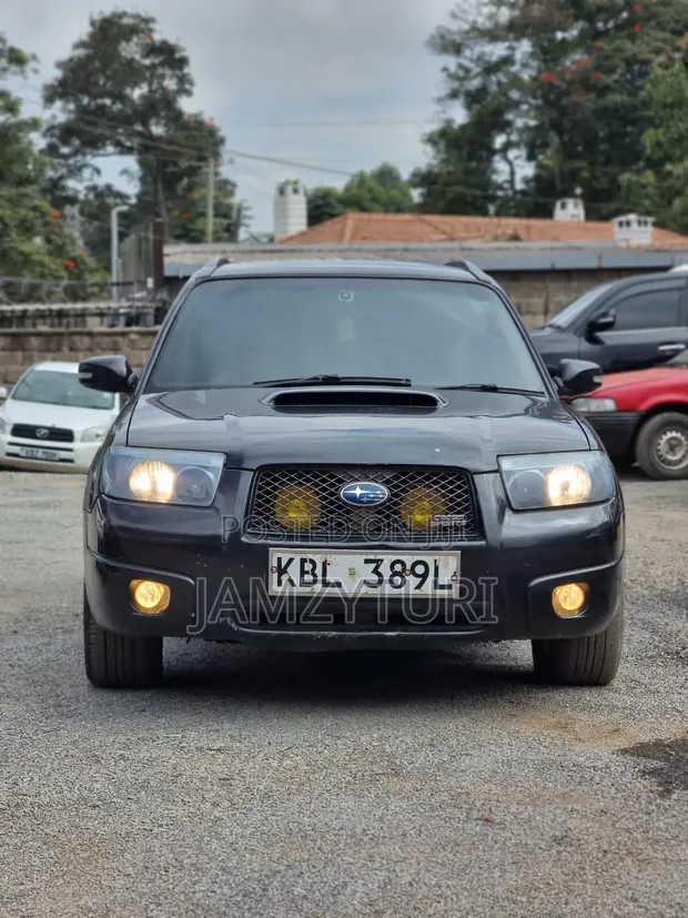 Subaru Forester 2003 Nyeusi - 1