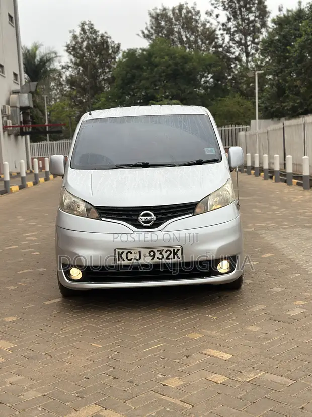 Nissan NV200 2010 Silver - 1