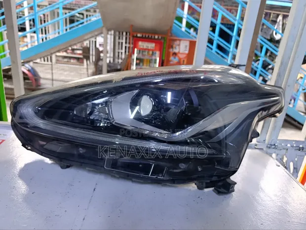 Toyota Sienta 2016-2018 Xenon Headlight (Part No 52-289) - 1