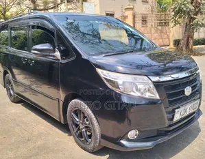 Toyota Noah 2015 Nyeusi