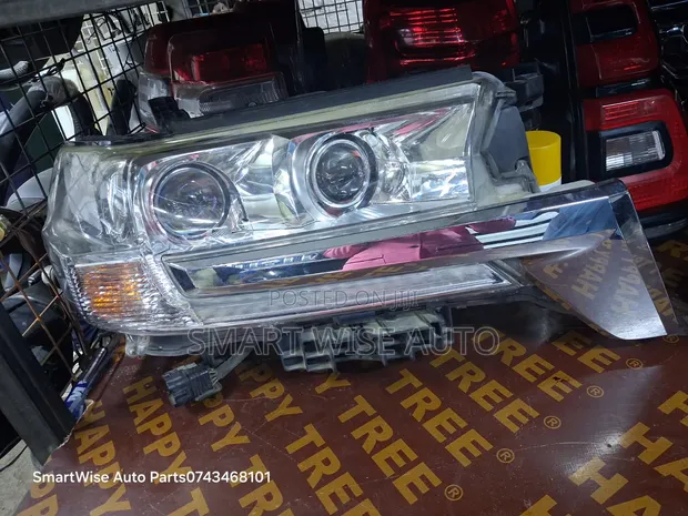 Toyota Land Cruiser Prado 200 Series Xenon Headlights (2018-2020) - 1