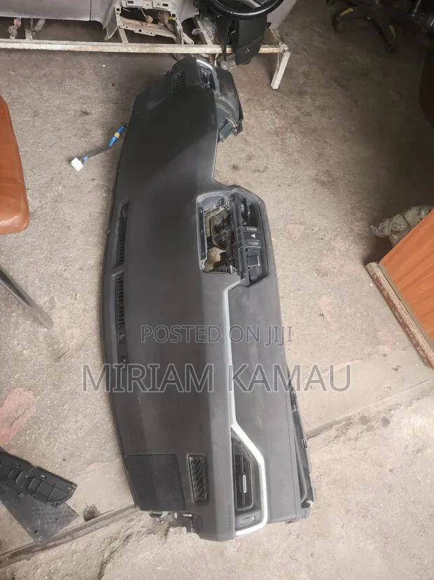 Dashboard ya Toyota RAV4 2020 - 1